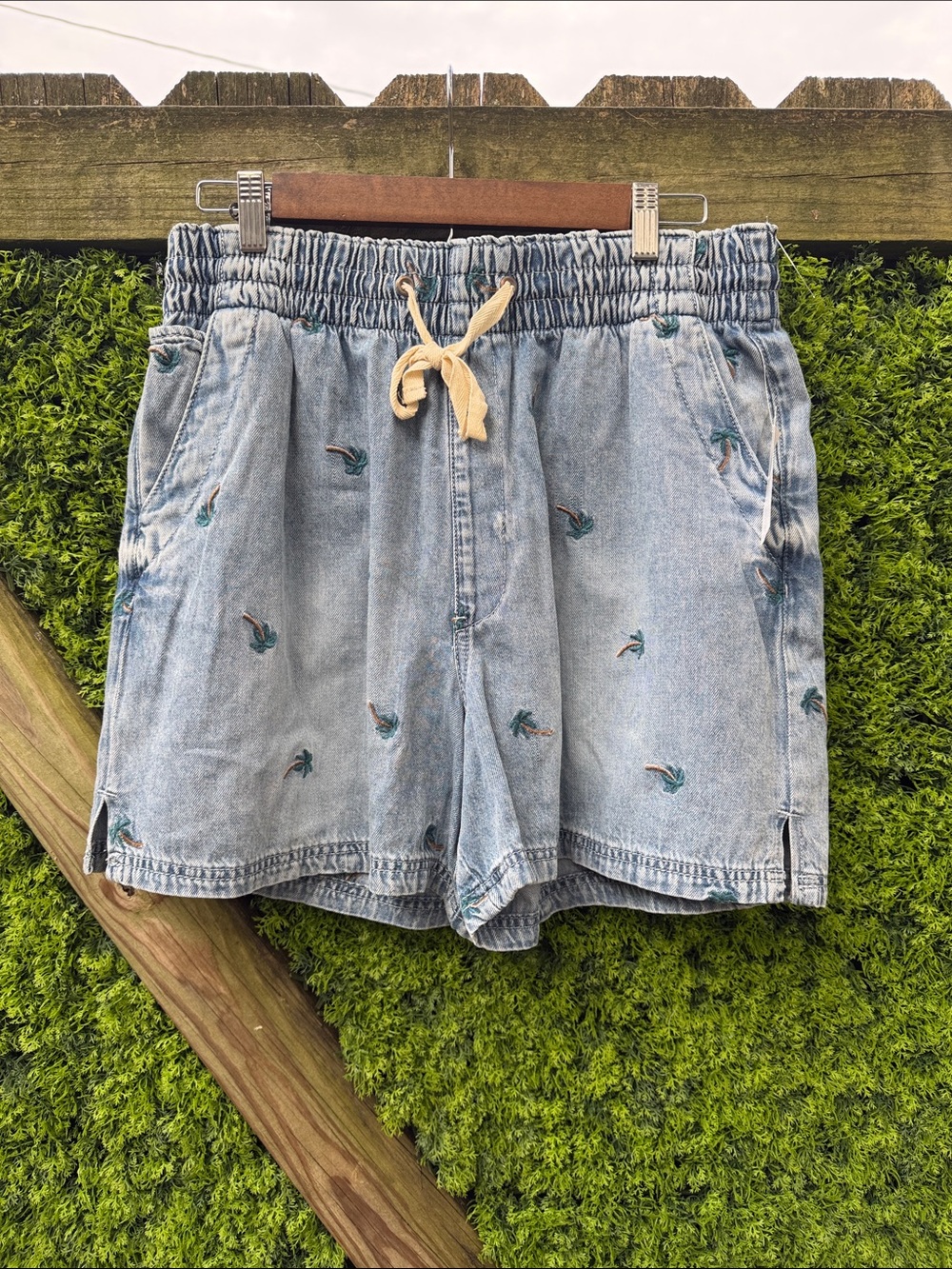 NWT Kense High Rise Denim Shorts with Embroidered Palm Trees